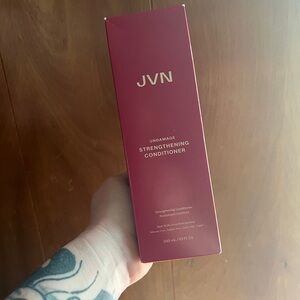 JVN Undamage Conditioner in Bold Red
